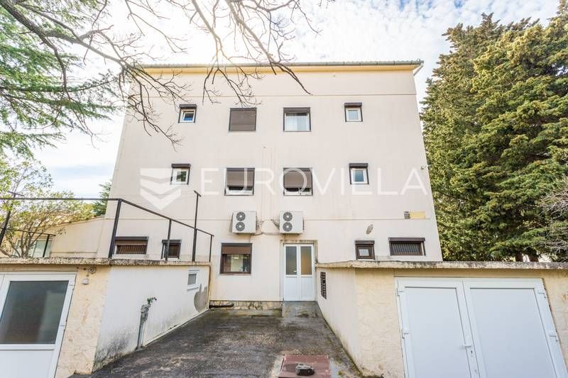 Haus zum Kauf 660.000 € 20 Zimmer 594 m²<br/>Wohnfläche Pirovac center 22213