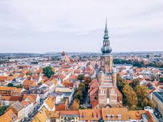 Mehrfamilienhaus zum Kauf provisionsfrei 3.860.000 € 49 Zimmer 2.287 m² 1.612 m² Grundstück Südstadt Greifswald 17491