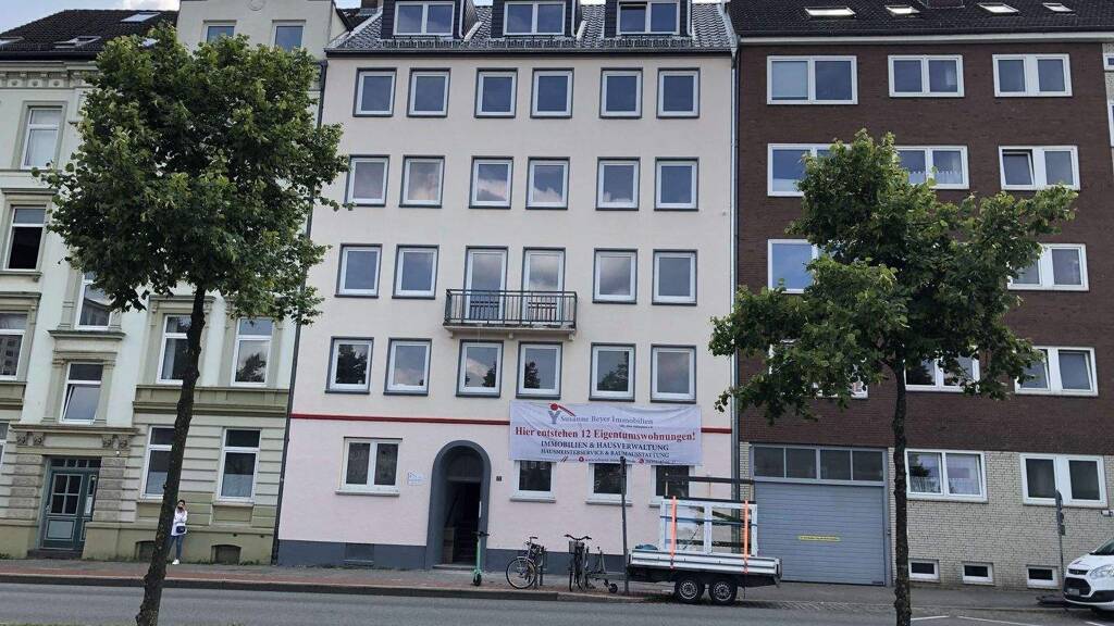 Kiel - Wilhelmplatz: Freie, modernisierte 3 Zimmer Eigentumswohnung mit 3 Balkonen im 2.0G