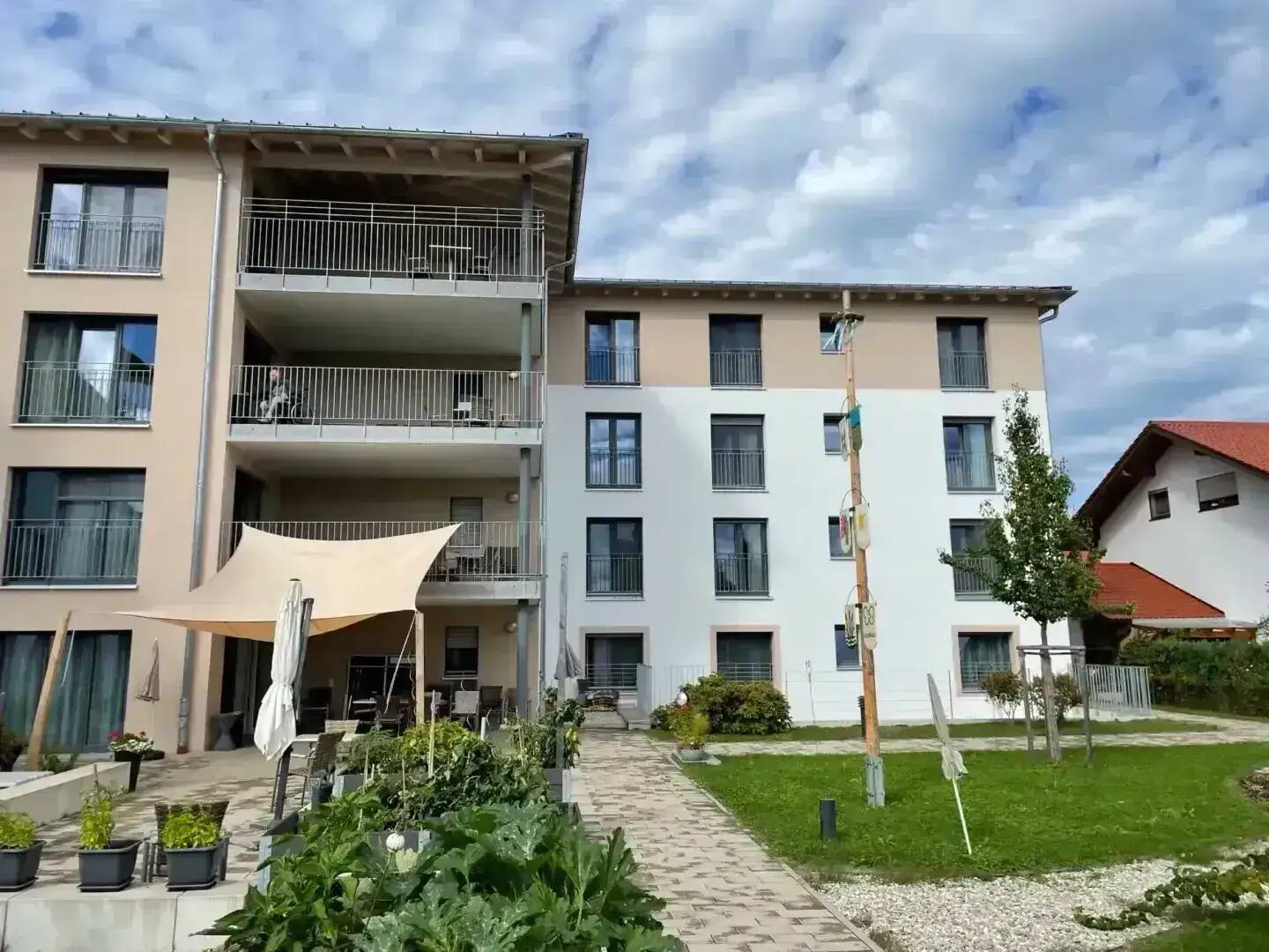 Immobilie in Kolbermoor - ... Bereits solide VERMIETET - APPARTEMENT - Senioren- und Pflegeheim - Bild 1