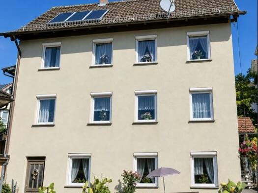 Mehrfamilienhaus zum Kauf 390.000 € 10 Zimmer 201,9 m² 310 m² Grundstück frei ab sofort Rheinstraße 6 Gailingen am Hochrhein 78262