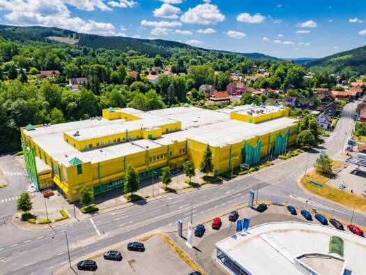 Produktionshalle zur Miete provisionsfrei 25.000 m² Lagerfläche teilbar von 500 m² bis 25.000 m² Meininger Straße/Hauptstraße 3-11 Mäbendorf Suhl 98529