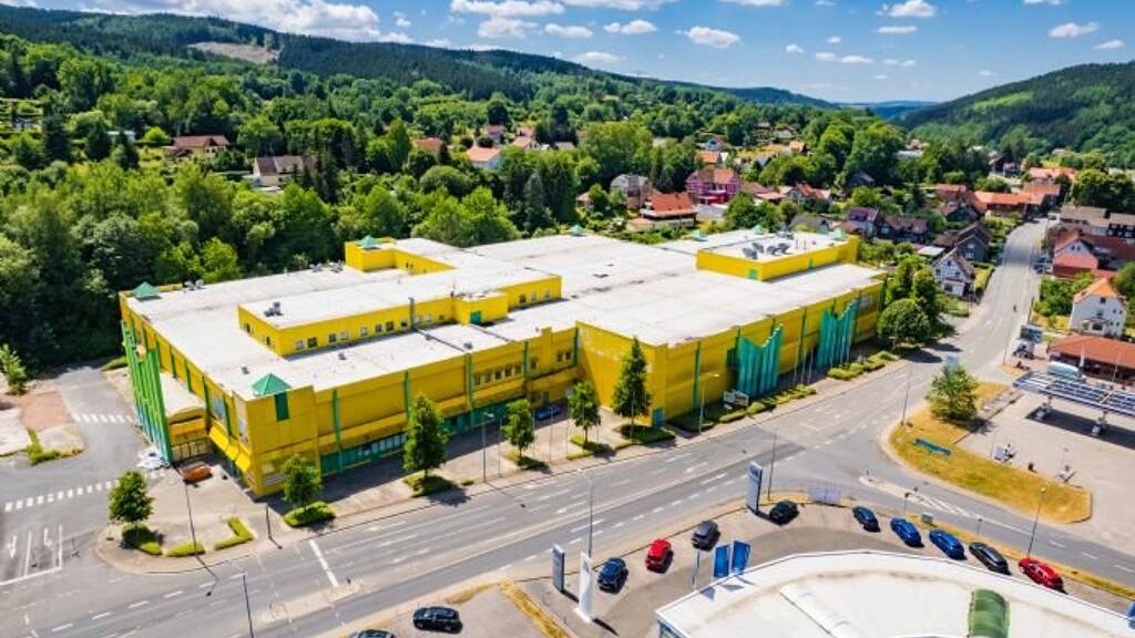 Produktionshalle zur Miete provisionsfrei 25.000 m² Lagerfläche teilbar von 500 m² bis 25.000 m² Meininger Straße/Hauptstraße 3-11 Mäbendorf Suhl 98529