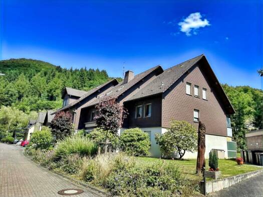 Mehrfamilienhaus zum Kauf nur mit Wohnberechtigungsschein als Kapitalanlage geeignet 549.000 € 11 Zimmer 500 m² 1.564 m² Grundstück Meggen Lennestadt 57368