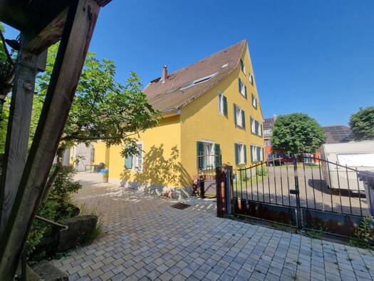 Wohnung zur Miete 1.200 € 4,5 Zimmer 109,3 m² Dachgeschoss, 2. Geschoss frei ab sofort Friedrich-Rottra-Str. 49 Efringen-Kirchen Efringen-Kirchen 79588
