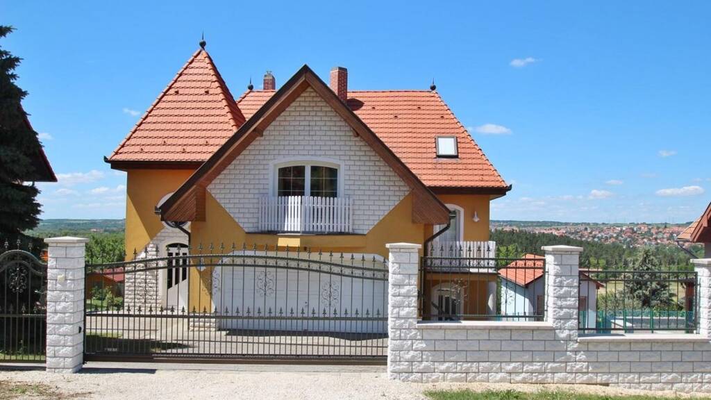 Villa zum Kauf 310.000 € 6 Zimmer 275 m² 1.187 m² Grundstück Keszthely 8360