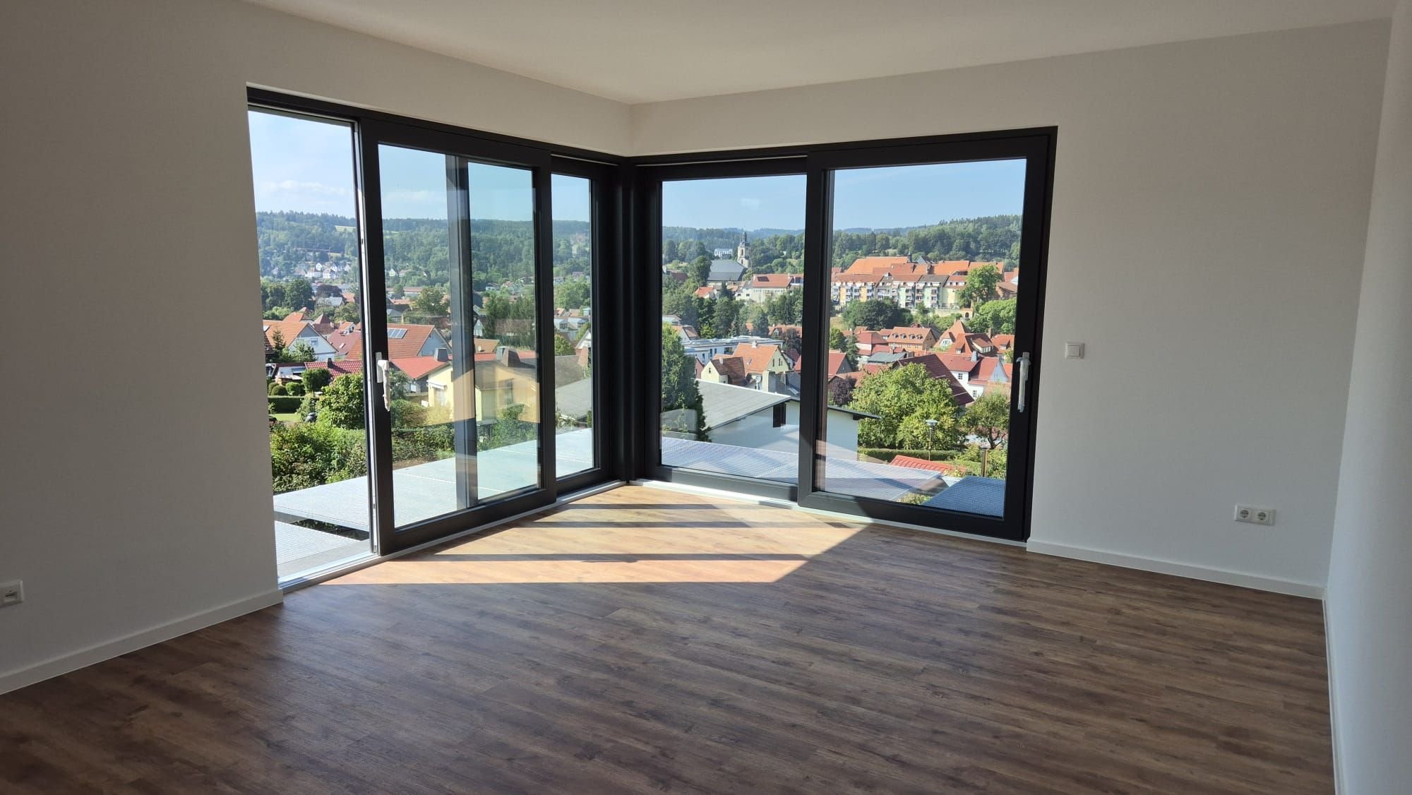 Wohnung zur Miete 1.631,63 € 3 Zimmer 125,5 m²<br/>Wohnfläche 1.<br/>Geschoss ab sofort<br/>Verfügbarkeit Wolfgang-Amadeus-Mozart-Straße 19 Schleusingen 98553