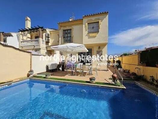 Chalet zum Kauf 850.000 € 7 Zimmer 330 m² El Tomillar Vélez-Málaga 29740