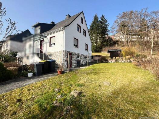 Doppelhaushälfte zum Kauf 129.000 € 3 Zimmer 67 m² 694 m² Grundstück Meschede 59872
