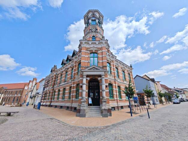 Hotel zum Kauf 1.850.000 € 14 Zimmer 26 Betten 980 m² Grundstück Parchim Parchim 19370