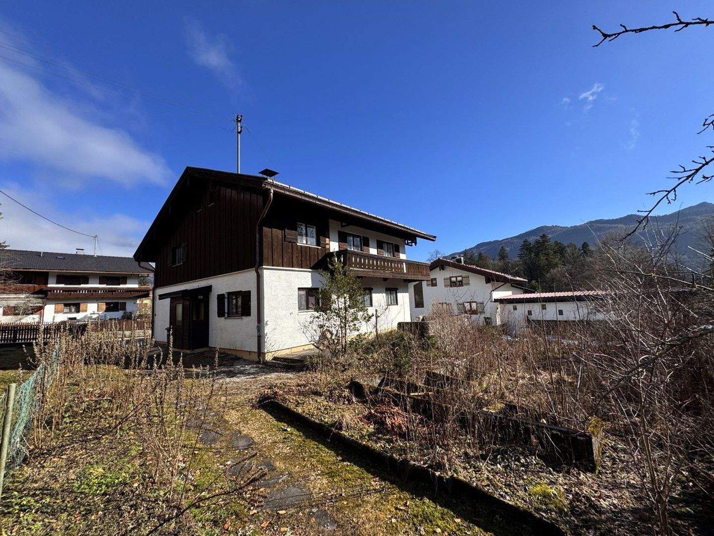 Immobilie in Schleching - Älteres EFH mit Einliegerwohnung und großem Südgarten zum ruhigen Naturrand - Bild 1