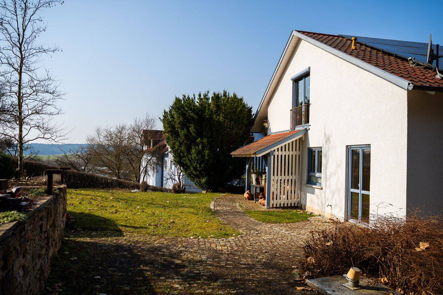 Immobilie in Bastheim - Traumhaus mit großem Grundstück am Waldrand - Bild 2