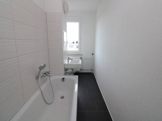 Wohnung zur Miete 329 € 2 Zimmer 47,4 m² 4. Geschoss Ziolkowskistraße 37 Freiberg 09599