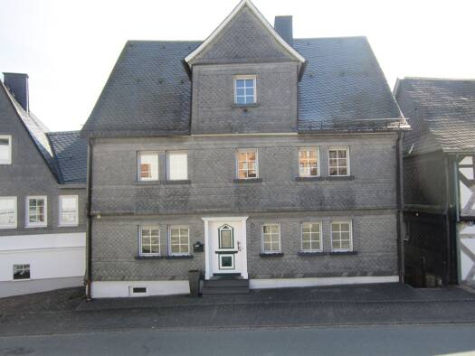 Einfamilienhaus zum Kauf 375.000 € 6 Zimmer 169 m² 604 m² Grundstück frei ab sofort Parkstraße 5 Bad Berleburg Bad Berleburg 57319