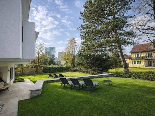 Haus zum Kauf 2.689.000 € 14 Zimmer 265 m² 959 m² Grundstück Bogenhausen München 81677