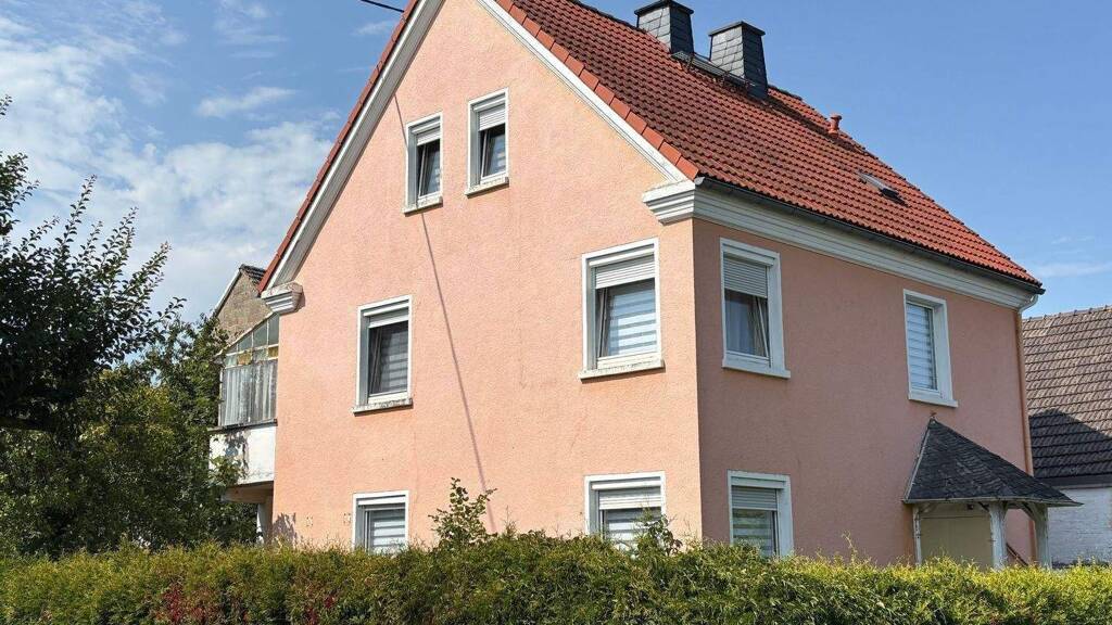 Haus zum Kauf 278.000 € 5 Zimmer 125 m² 822 m² Grundstück frei ab sofort Friedrichstraße 27 Birlenbach 65626