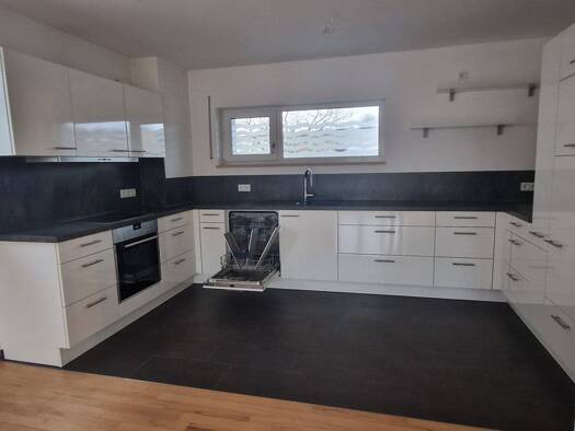 Wohnung zur Miete 1.050 € 3 Zimmer 105 m² Geschoss 1/2 frei ab 01.05.2026 Von-Pechmann-Straße 22 Neunkirchen Neunkirchen a.Brand 91077