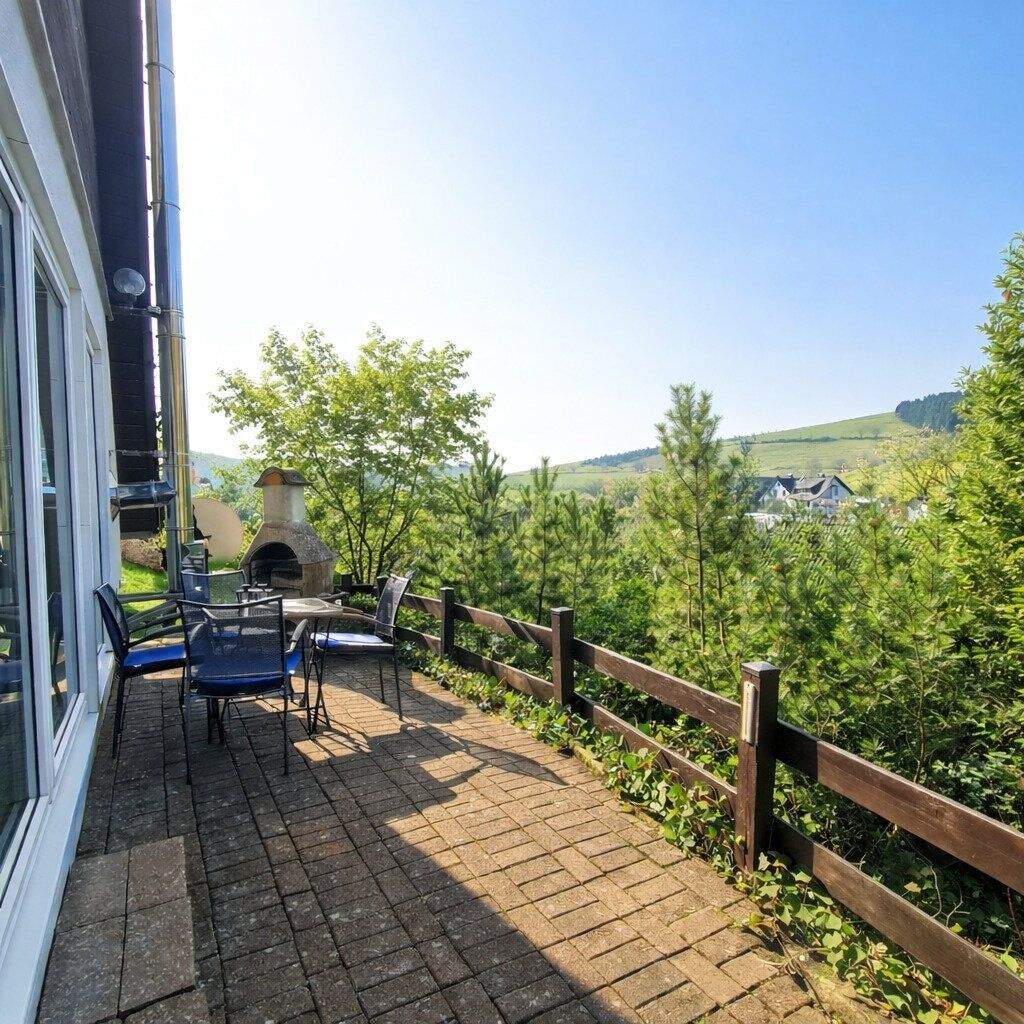 Immobilie in Bad Berleburg - Traumhaftes modernes Ferienhaus in herrlicher Lage mit Blick ins Grüne - Bild 3