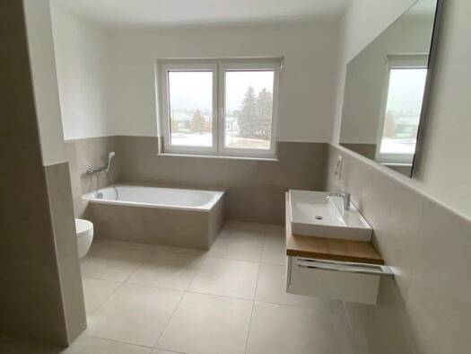 Mehrfamilienhaus zur Miete 1.300 € 4 Zimmer 124 m² 220 m² Grundstück Tauer 03185