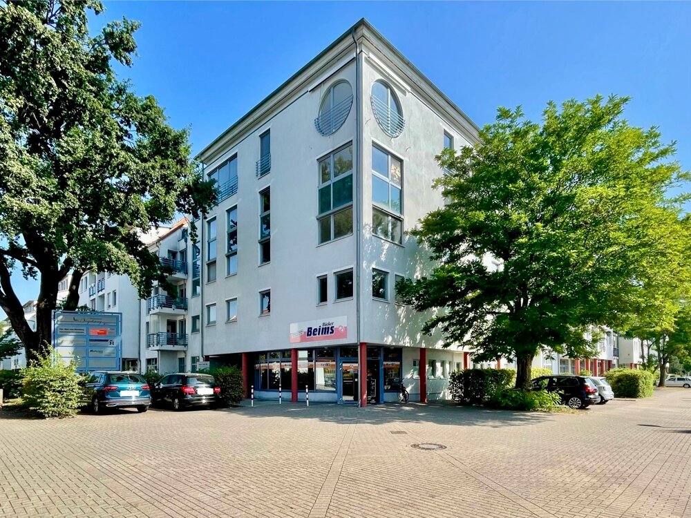 Haus zum Kauf 2.300.000 € 36 Zimmer 1.151 m²<br/>Wohnfläche 14.000 m²<br/>Grundstück Nicolaiplatz Magdeburg 39124