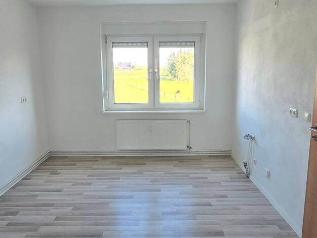 Wohnung zur Miete 400 € 2 Zimmer 68 m² frei ab sofort Weidenhain Dreiheide 04860