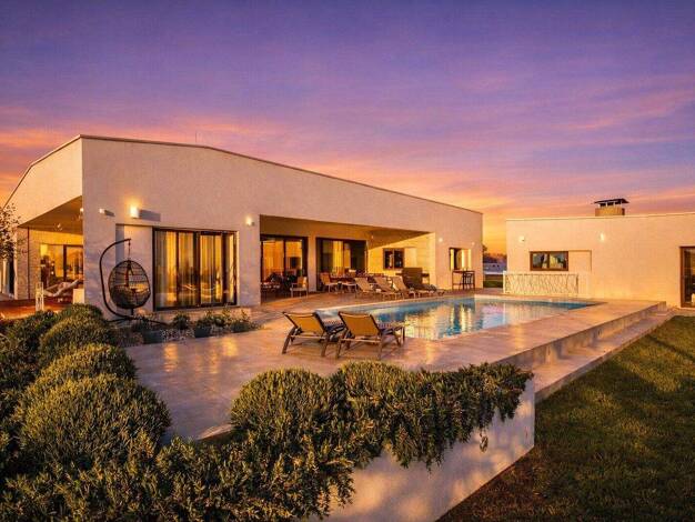 Villa zum Kauf 1.550.000 € 5 Zimmer 275,7 m² 2.850 m² Grundstück Smokovic 23222