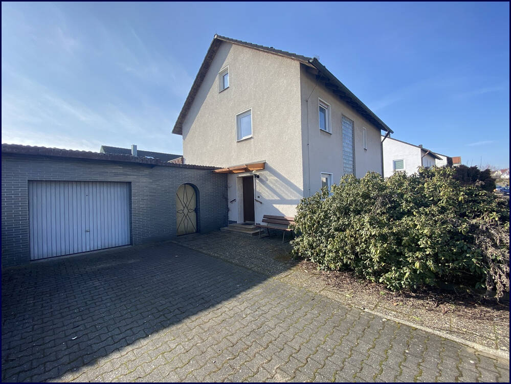 Immobilie in Poppenricht - Projekt Familienglück: Renovierungsobjekt mit Traumgarten in beliebter Lage! - Bild 0