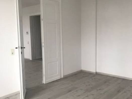 Wohnung zur Miete 675 € 5 Zimmer 122 m² 3. Geschoss frei ab sofort Zeitz Zeitz 06712