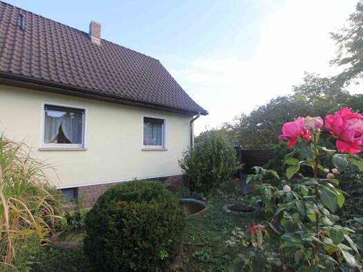 Doppelhaushälfte zum Kauf 269.000 € 5 Zimmer 148 m² 816 m² Grundstück frei ab sofort Damaschkestraße Halle (Saale) 06130