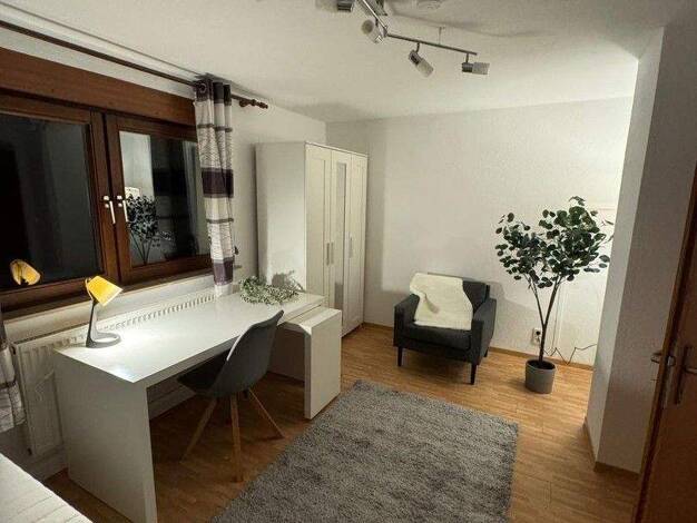 Wohnung zur Miete 600 € 1 Zimmer 14 m² frei ab sofort Trollingerstraße 13 Heilbronn 74074