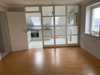 Wohnung zur Miete 600 € 2 Zimmer 58 m² Dachgeschoss, 2. Geschoss frei ab sofort Otto Hahn Strasse Planungsbezirk 128 Straubing 94315