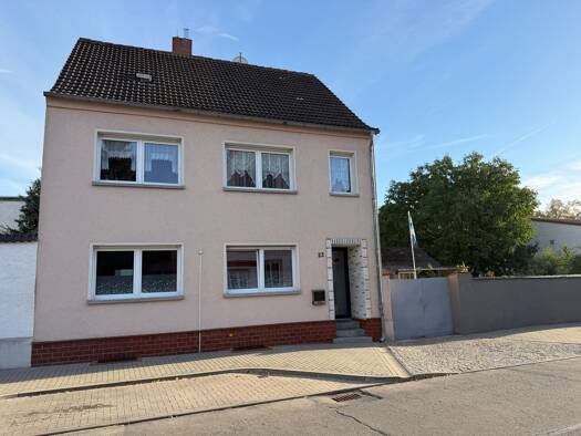 Einfamilienhaus zum Kauf 140.000 € 6 Zimmer 160 m² 623 m² Grundstück frei ab sofort Zerbst Zerbst/Anhalt 39261