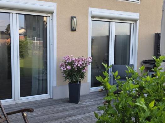 Reihenhaus zur Miete 965 € 4 Zimmer 115 m² 120 m² Grundstück frei ab 31.08.2026 Lengenfelder Straße 212 Hüttelsgrün Zwickau 08064