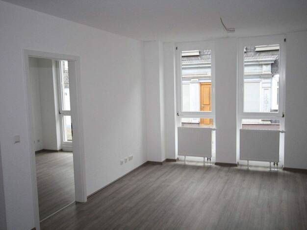 Wohnung zur Miete 770 € 4 Zimmer 101 m² EG frei ab 01.03.2026 Gothaer Straße 34 Suhl 98527