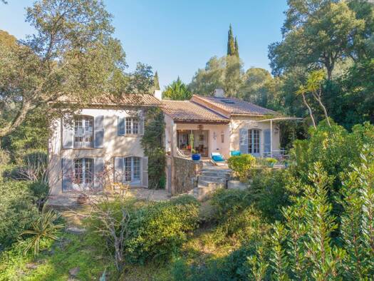 Einfamilienhaus zum Kauf 1.190.000 € 8 Zimmer 192 m² 3.800 m² Grundstück Saint-Raphaël 83530