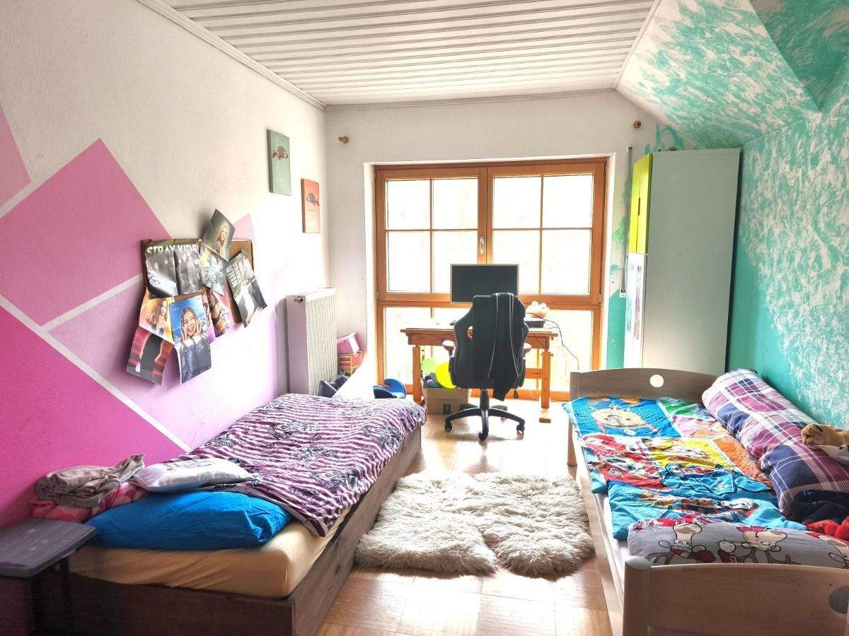 Immobilie in Kipfenberg - Mehr Raum als erwartet: Doppelhaushälfte mit ausgebautem Dachspitz und großem Hobbyraum mit Freisitz - Bild 4