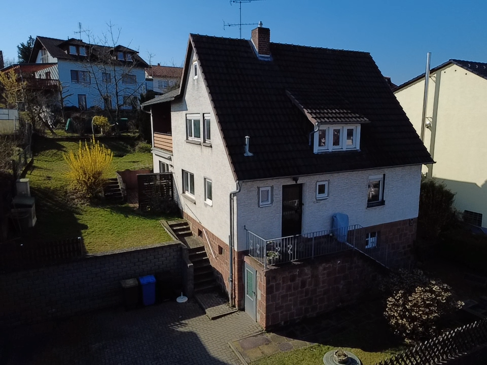 Immobilie in Fronhausen - Wohnhaus mit Ausblick! Ein- bis Zweifamilienhaus in Fronhausen - Bild 1