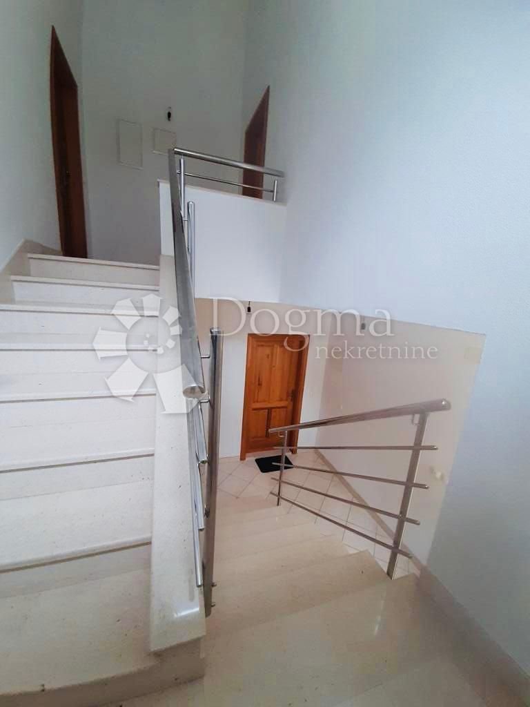 Wohnung zum Kauf 235.000 € 2 Zimmer 59 m²<br/>Wohnfläche 1.<br/>Geschoss Makarska center 21300