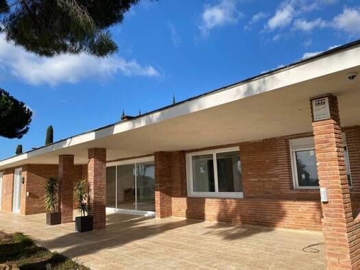Villa zum Kauf 1.490.000 € 4 Zimmer 388 m² 1.762 m² Grundstück Barcelona 08000