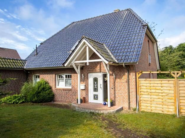 Einfamilienhaus zum Kauf 299.000 € 4 Zimmer 131 m² 1.272 m² Grundstück Ostenfeld (Husum) 25872