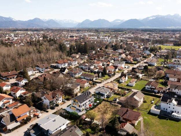 Einfamilienhaus zur Miete - Erstbezug 3.550 € 6 Zimmer 180 m² 553 m² Grundstück frei ab 15.06.2026 Kolbermoor 83059