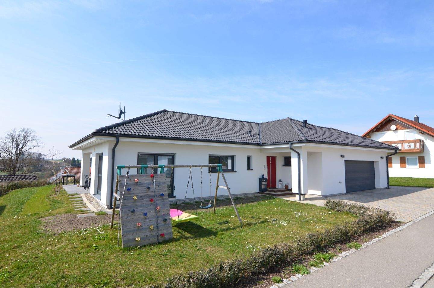 Immobilie in Unlingen - Modernes Einfamilienhaus mit Aussicht - Bild 0