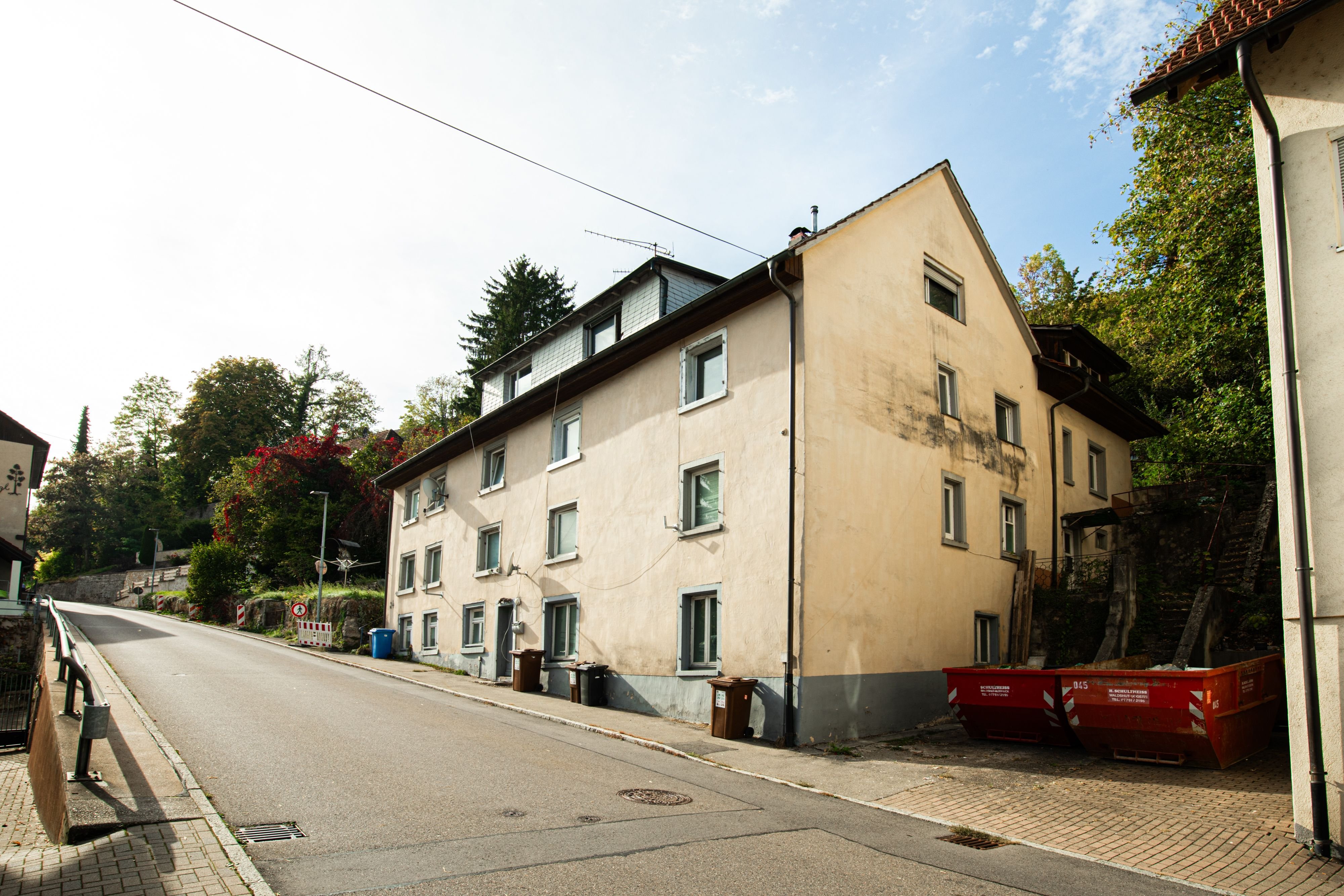 Mehrfamilienhaus zum Kauf 290.000 € 24 Zimmer 400 m²<br/>Wohnfläche 3.699 m²<br/>Grundstück Stühlingen Stühlingen 79780