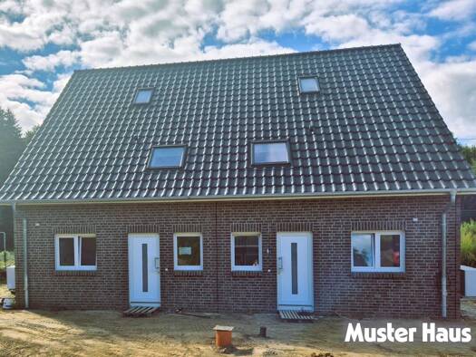 Doppelhaushälfte zum Kauf - Erstbezug provisionsfrei 399.900 € 4 Zimmer 113 m² 300 m² Grundstück frei ab 01.12.2026 Brüggemannstraße 44 Schwarzenbek 21493