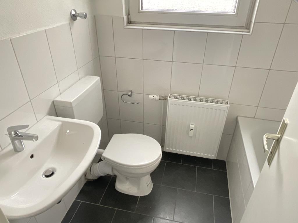 Wohnung zur Miete 369 € 2 Zimmer 49,9 m²<br/>Wohnfläche EG<br/>Geschoss Nombericher Straße 53 Untermeiderich Duisburg 47137