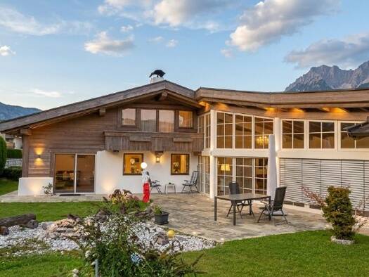 Haus zum Kauf 2.090.000 € 6 Zimmer 257 m² 1.211 m² Grundstück Oberndorf in Tirol 6372