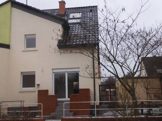 Doppelhaushälfte zur Miete 1.900 € 3,5 Zimmer 92 m² 400 m² Grundstück frei ab sofort Innenstadt Frankfurt am Main 60313