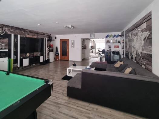 Haus zum Kauf 259.000 € 6 Zimmer 206 m² 360 m² Grundstück frei ab 01.12.2026 Crimmitschau 08451