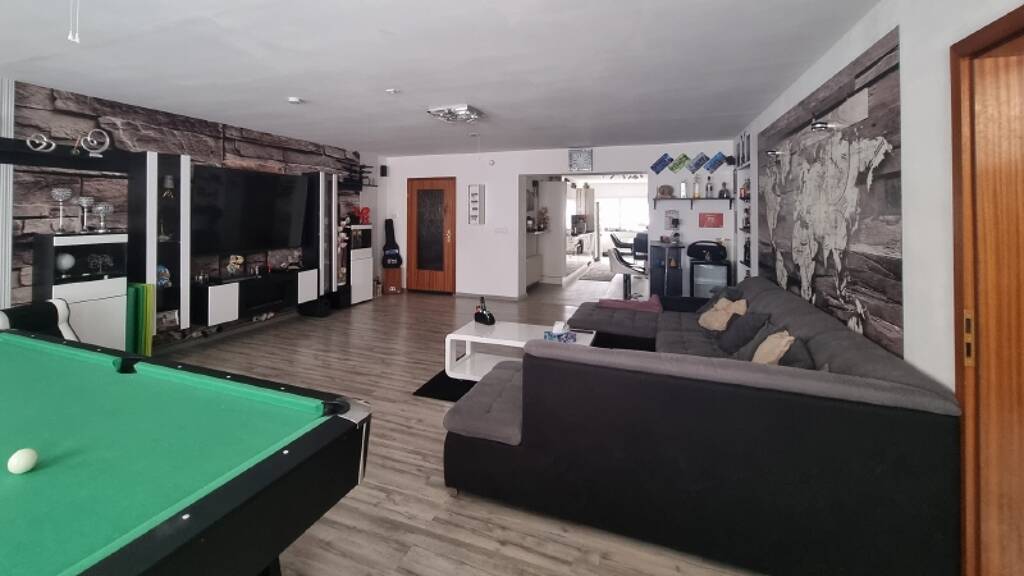 Haus zum Kauf 259.000 € 6 Zimmer 206 m² 360 m² Grundstück frei ab 01.12.2026 Crimmitschau 08451