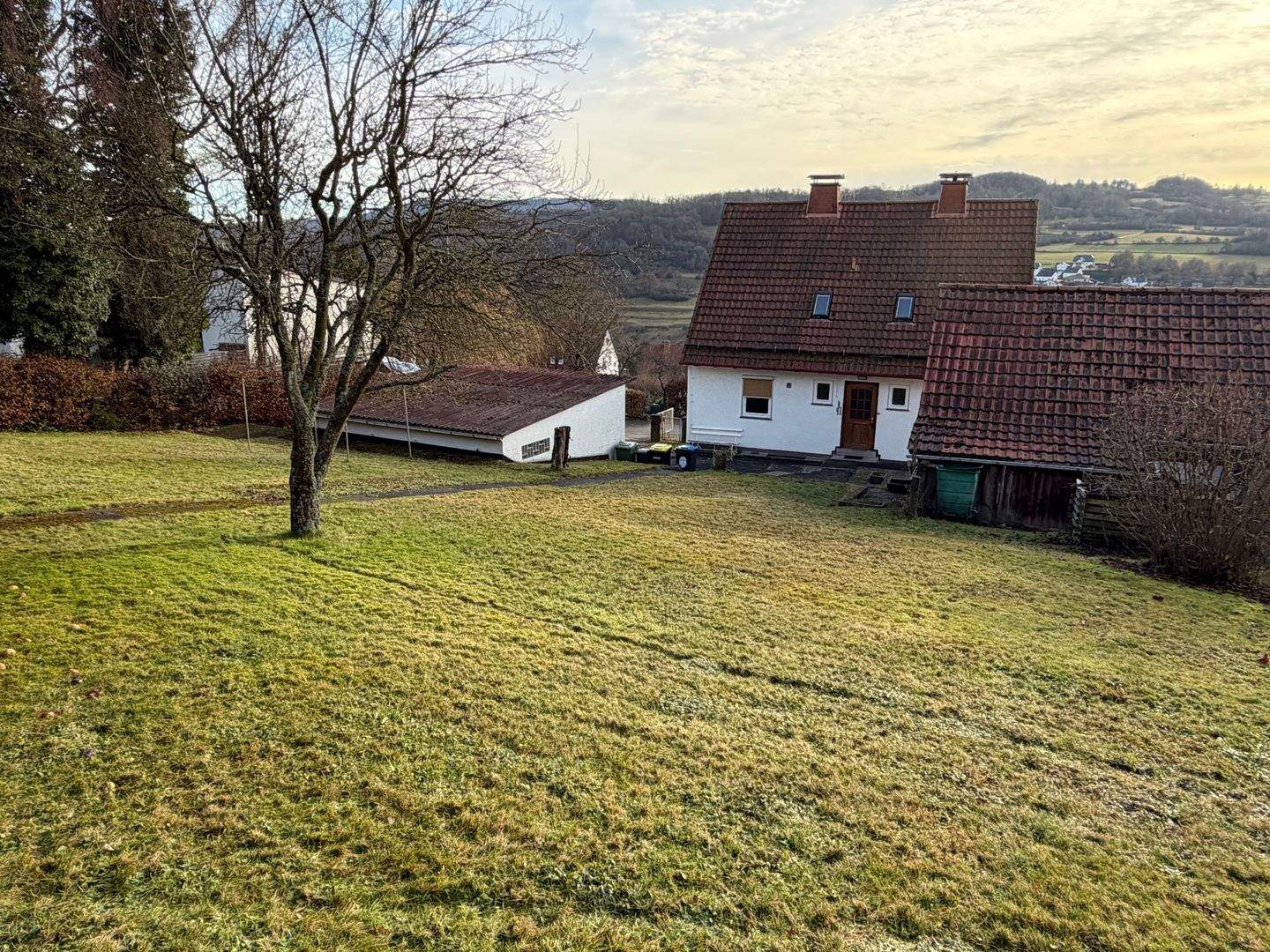 Immobilie in Großalmerode - Attraktives Zweifamilienhaus – ruhig gelegen, mit tollem Ausblick - Bild 2